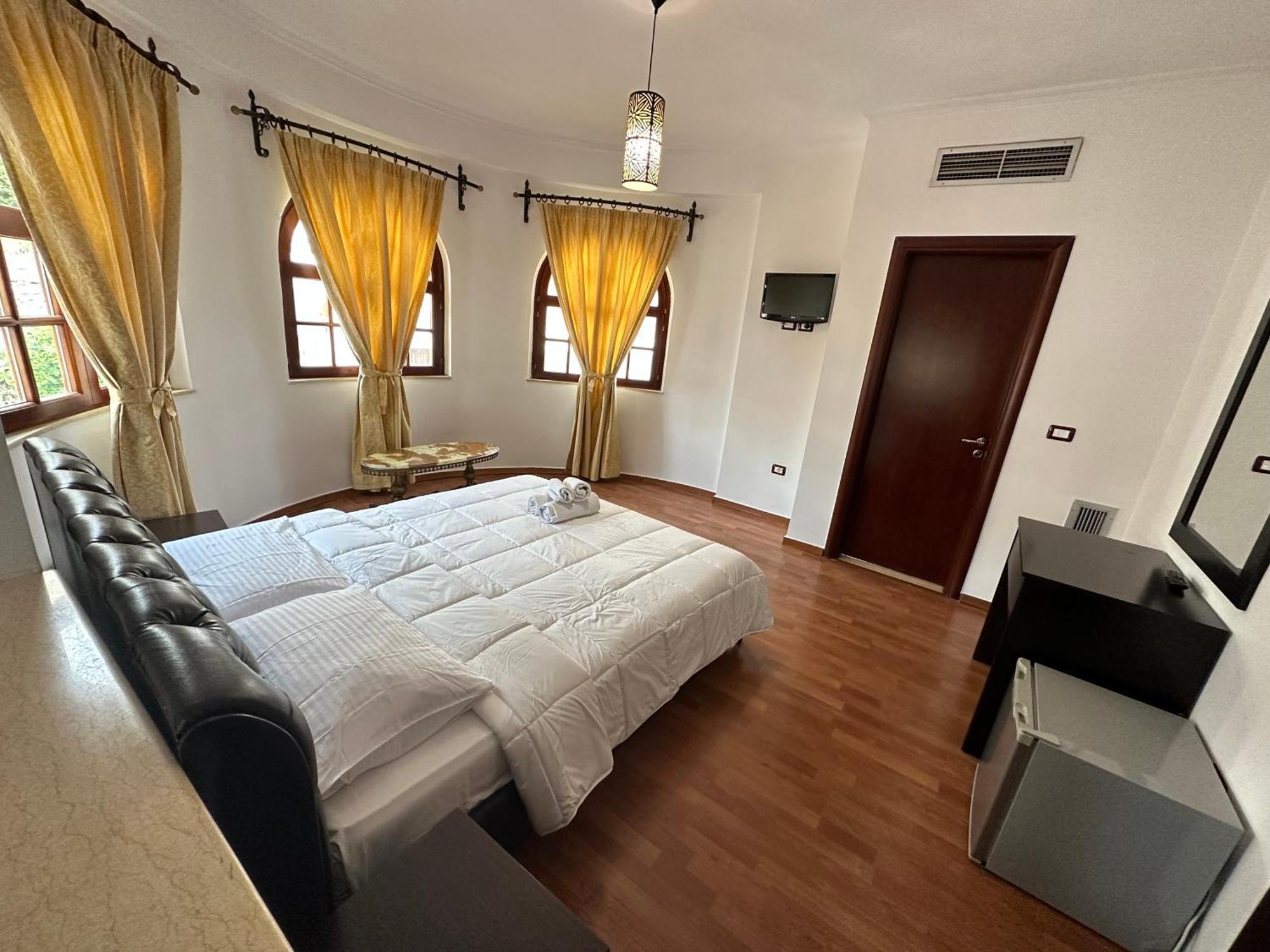 Monte Cristo Hotel With Rooftop Pool Sarande Luaran gambar